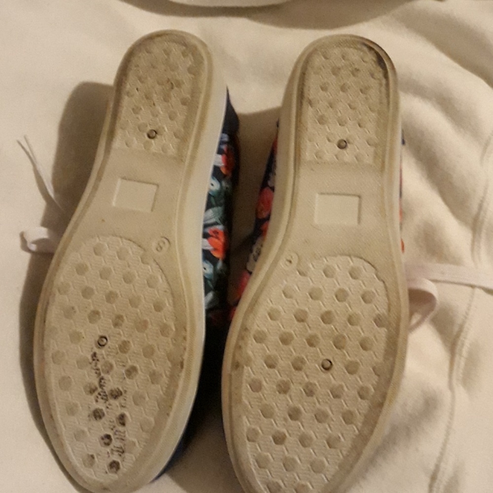 Sneakers - Picture 4 of 4